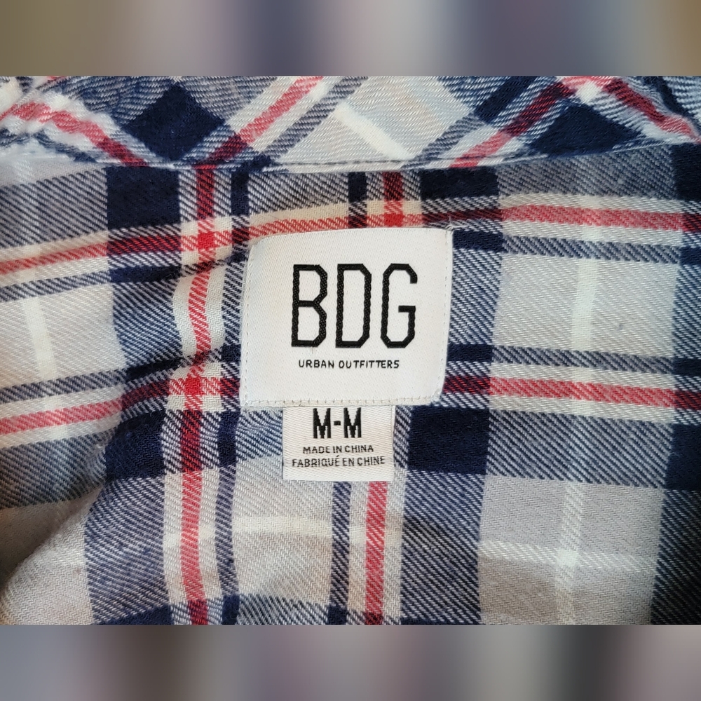 BDG Urban Outfitters Rayne Flannel Boxy Cropped Button Down Womens M Red Blue Gr - Picture 7 of 14